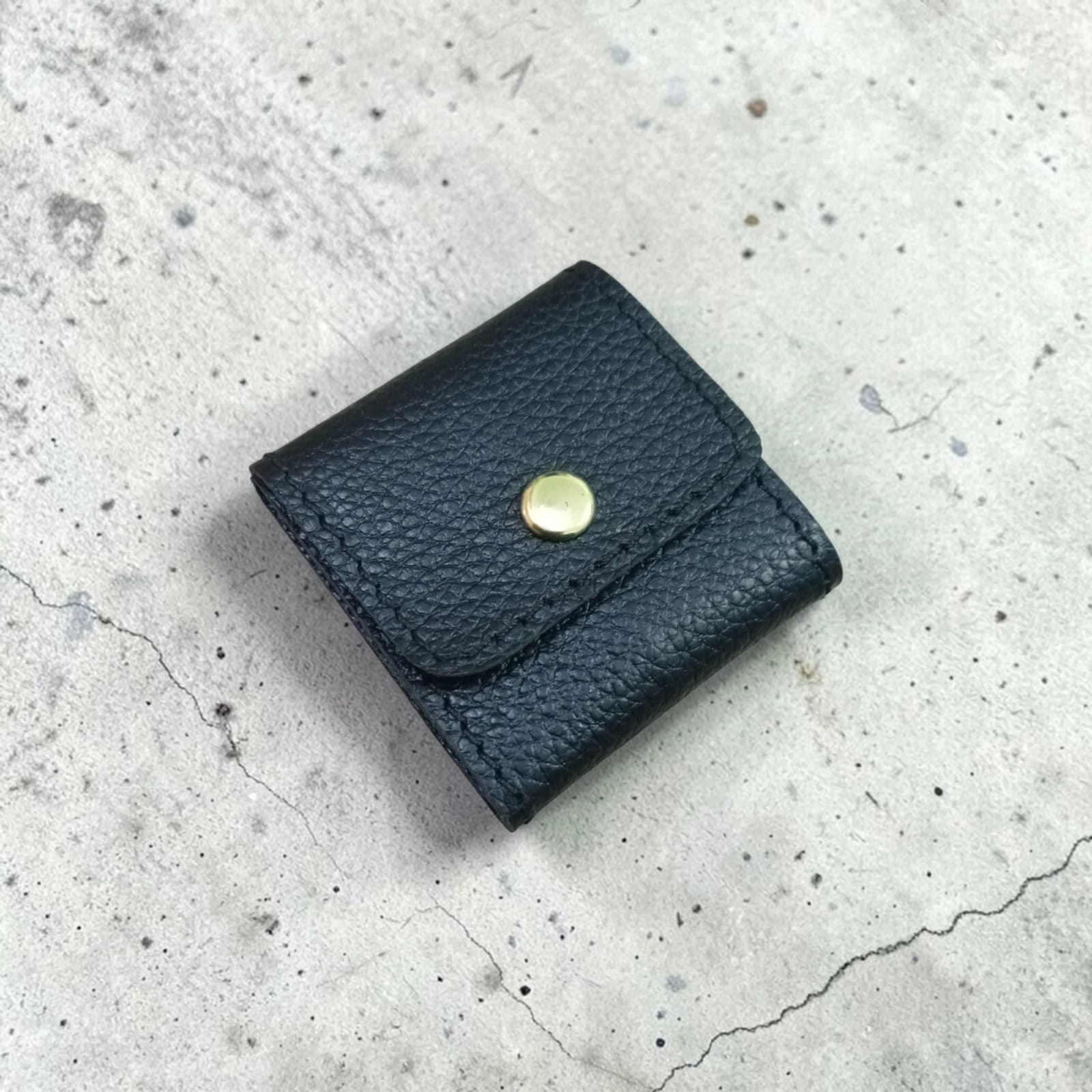 Foldable leather jewellery pouch made of natural cow leather, real leather mini jewelry organizer with four inner pockets and button closure, 2.5x2.5 inch travel case