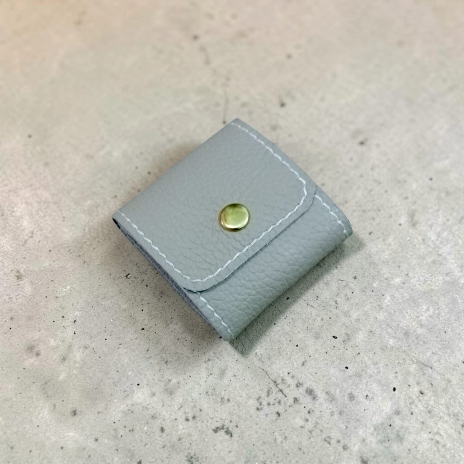 Foldable leather jewellery pouch made of natural cow leather, real leather mini jewelry organizer with four inner pockets and button closure, 2.5x2.5 inch travel case