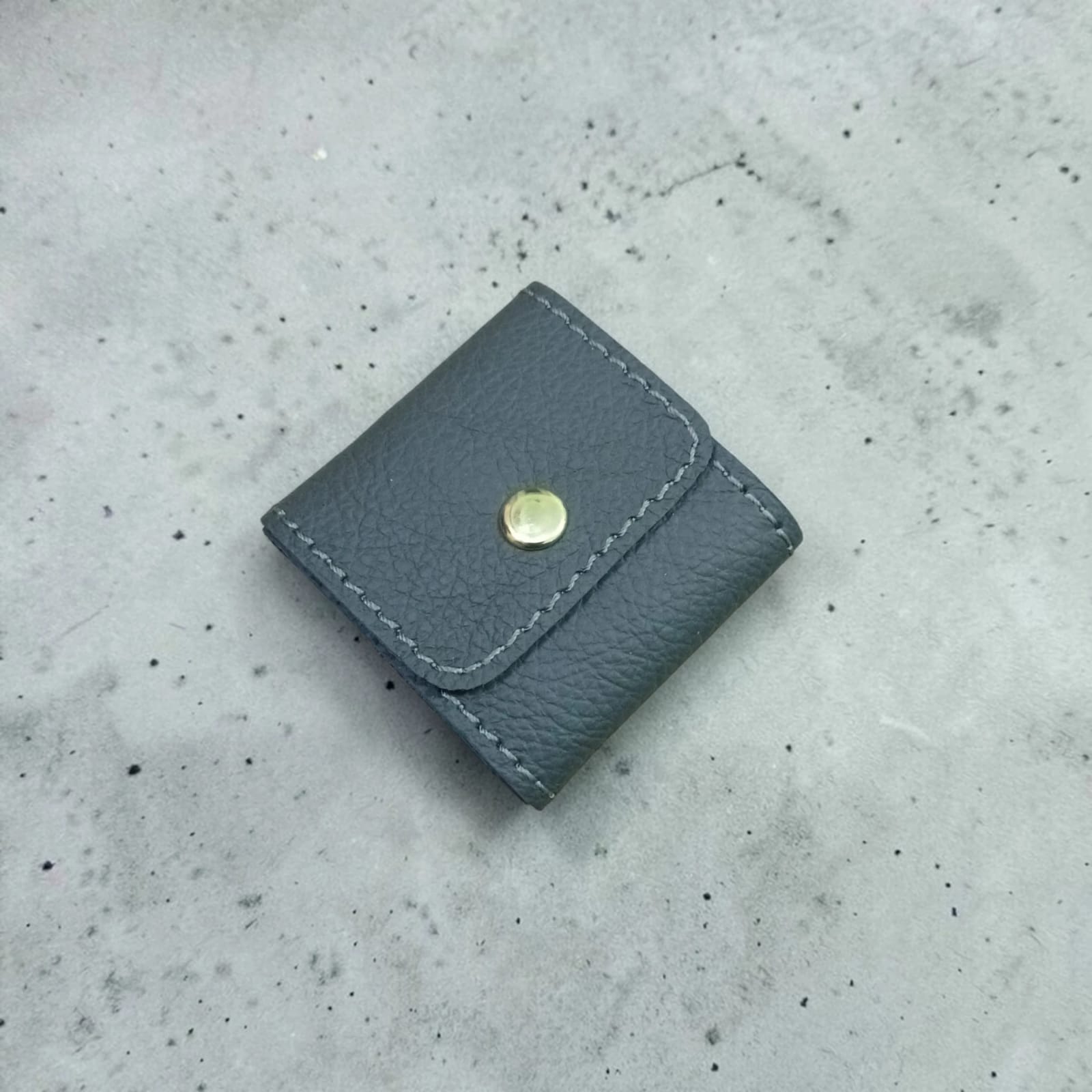 Foldable leather jewellery pouch made of natural cow leather, real leather mini jewelry organizer with four inner pockets and button closure, 2.5x2.5 inch travel case