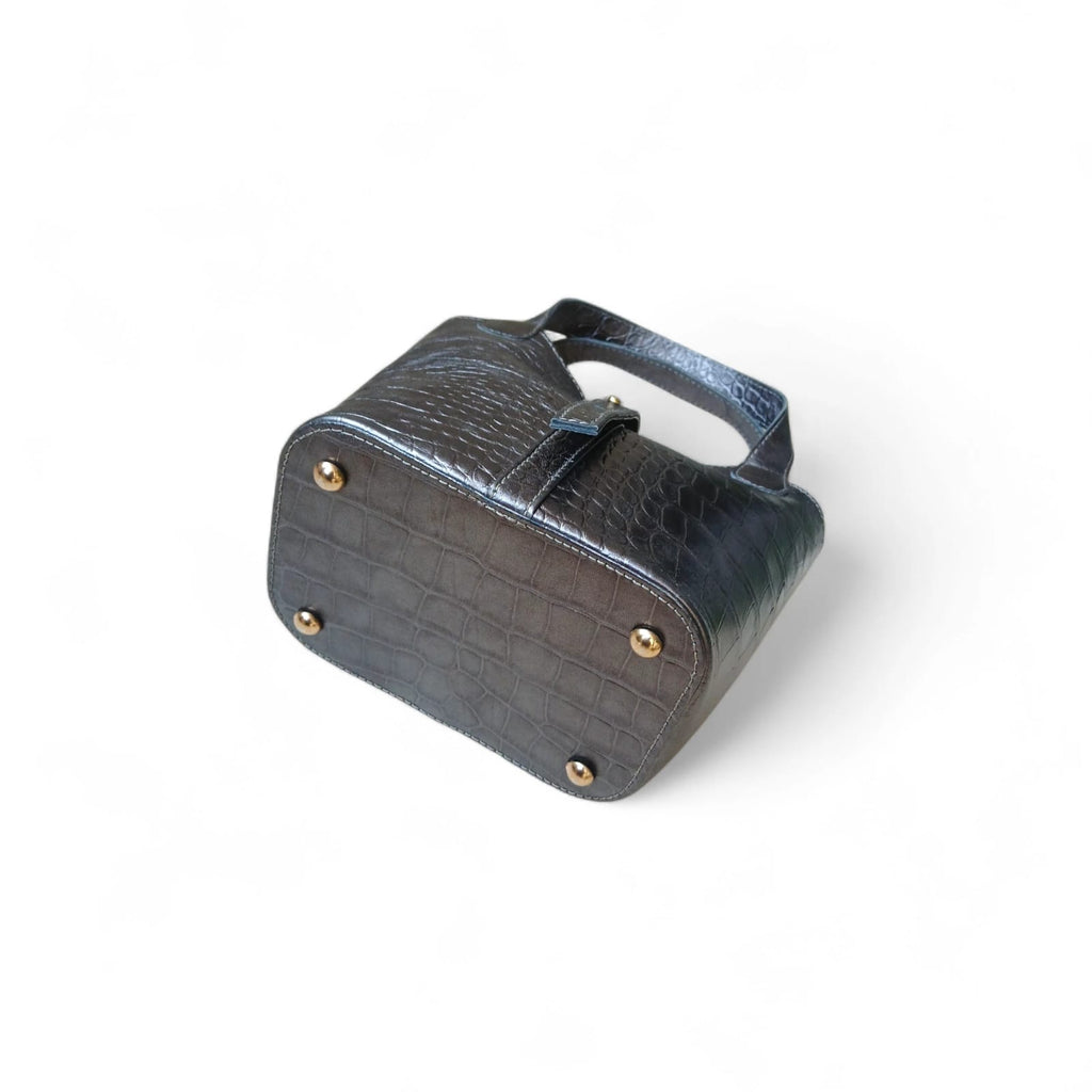 women leather bucket handbag with suede lining and internal zipper pocket