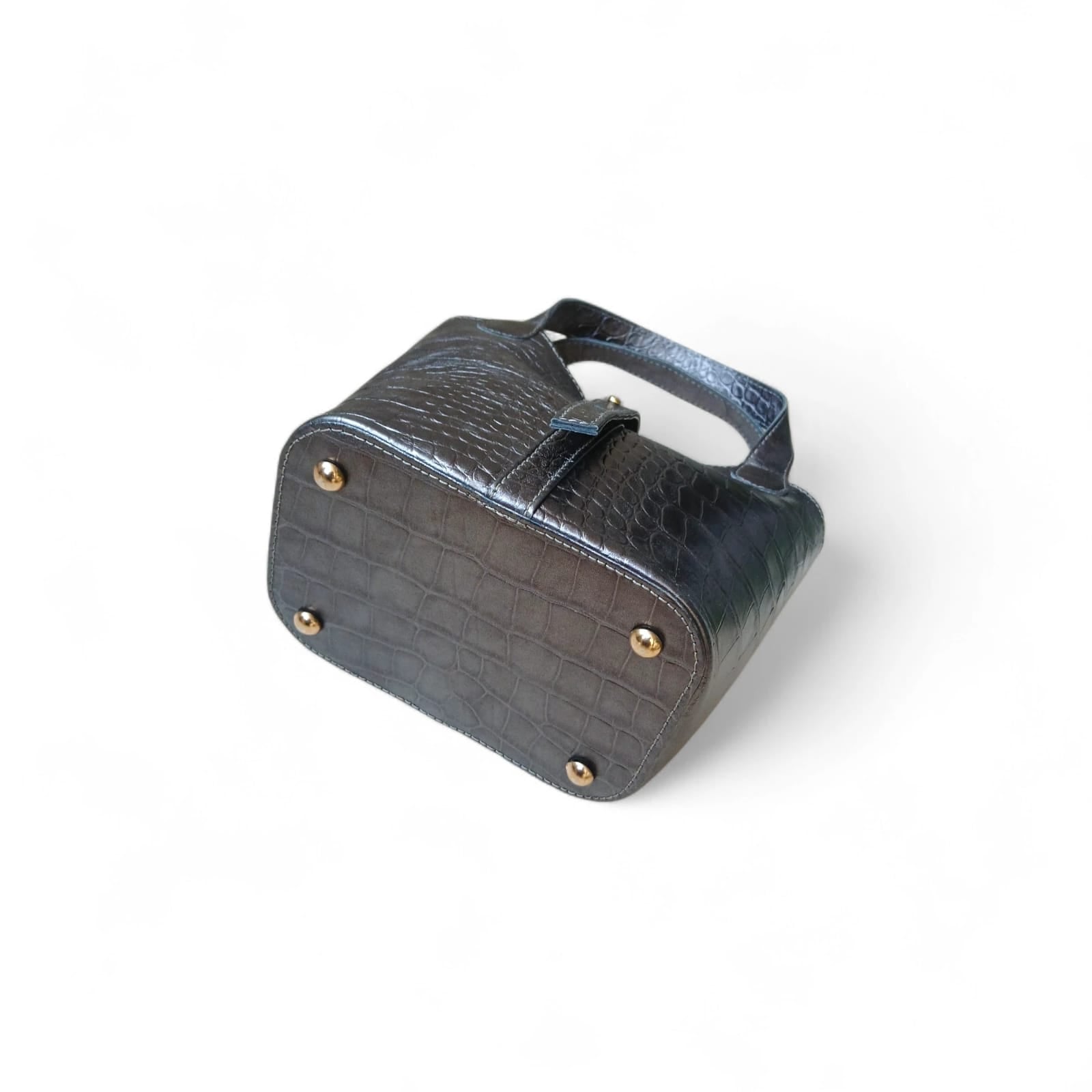 women leather bucket handbag with suede lining and internal zipper pocket